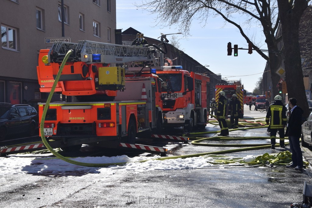 Feuer 4 Koeln Muelheim Deutz Muelheimerstr P245.JPG - Miklos Laubert